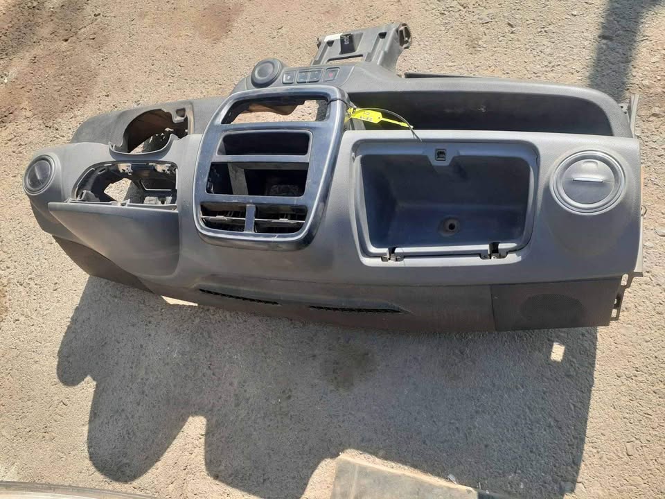 Renault kwid dash available - Private Seller