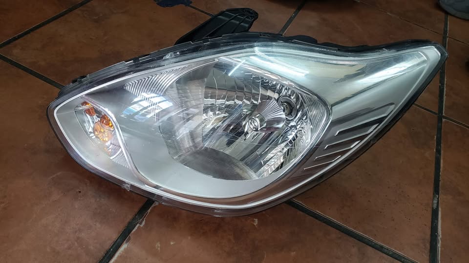 Ford Figo Headlight - Private Seller Ford Figo Headlight - Private Seller
