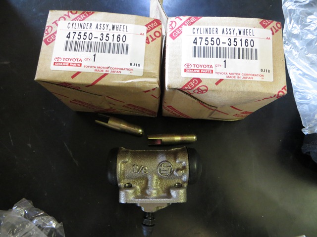 Original Toyota Hilux 4 x 4 Brake shoe set - Private Seller Original Toyota Hilux 4 x 4 Brake shoe set - Private Seller