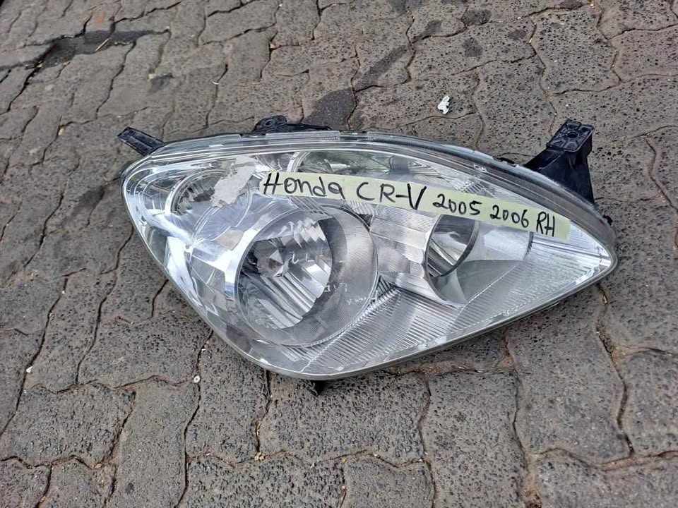 Honda CR-V Headlight Rightside. Call or DM . - Private Seller Honda CR-V Headlight Rightside. Call or DM . - Private Seller