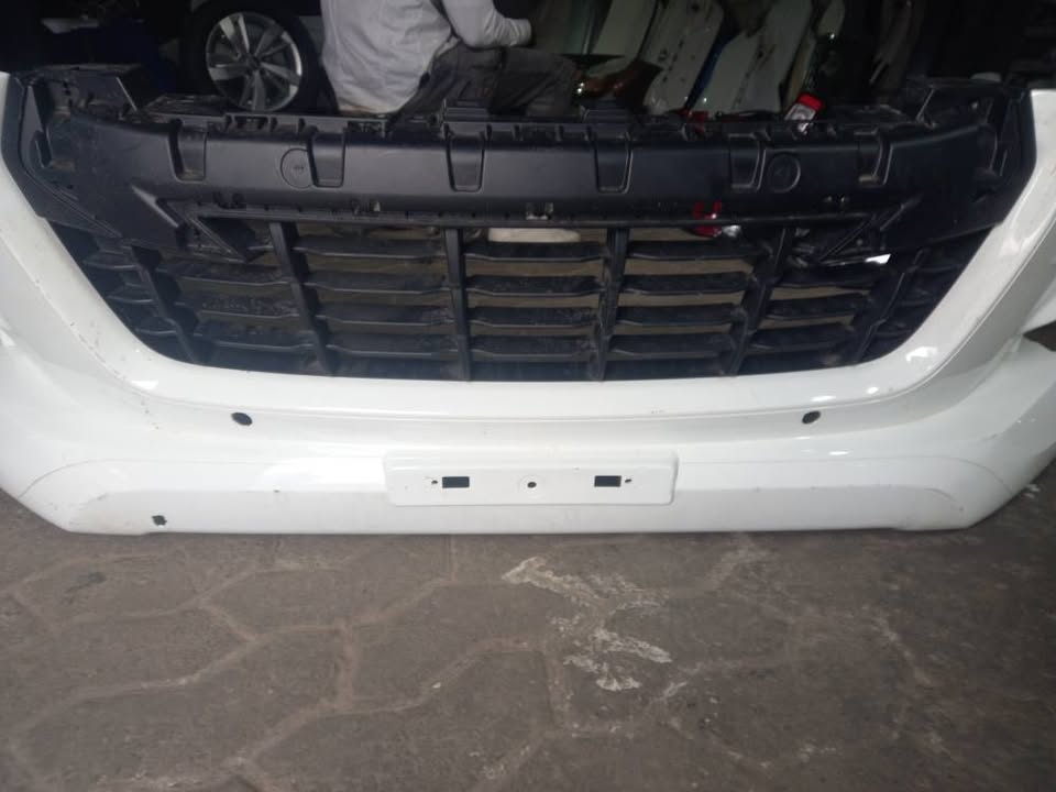 2022 - 2026 Isuzu DMAX Front Bumper - Private Seller 2022 - 2026 Isuzu DMAX Front Bumper - Private Seller