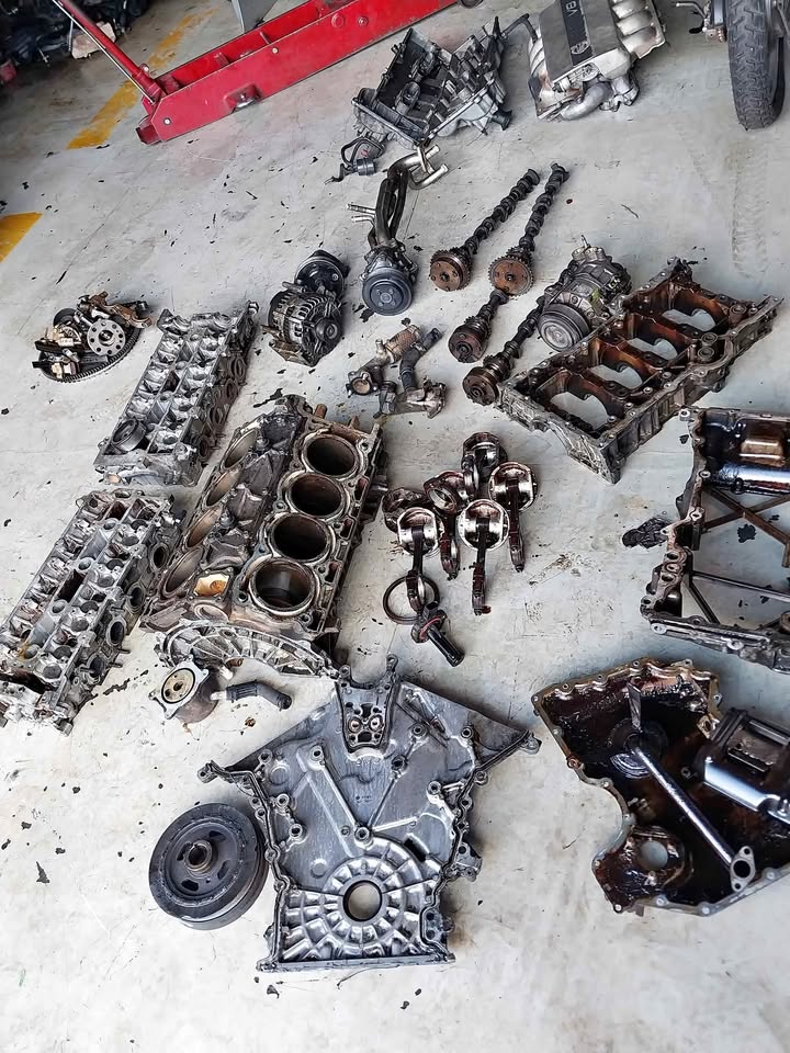 Volvo XC90 V8 2010 Engine spare parts for sale - Private Seller Volvo XC90 V8 2010 Engine spare parts for sale - Private Seller