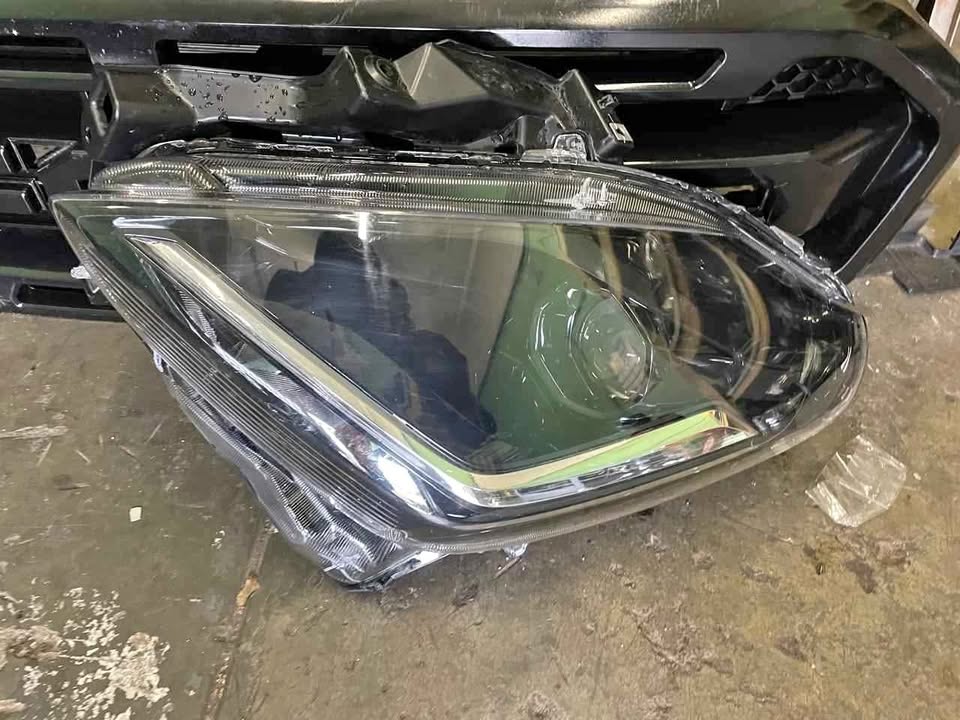 Suzuki Swift 2025 LED Headlight Rightside. - Private Seller Suzuki Swift 2025 LED Headlight Rightside. - Private Seller