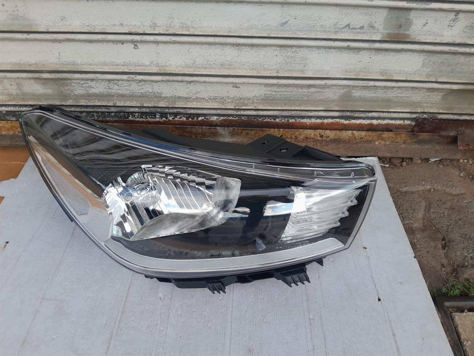2018-2023 KIA RIO RIGHT SIDE HEADLIGHT FOR SALE - Private Seller