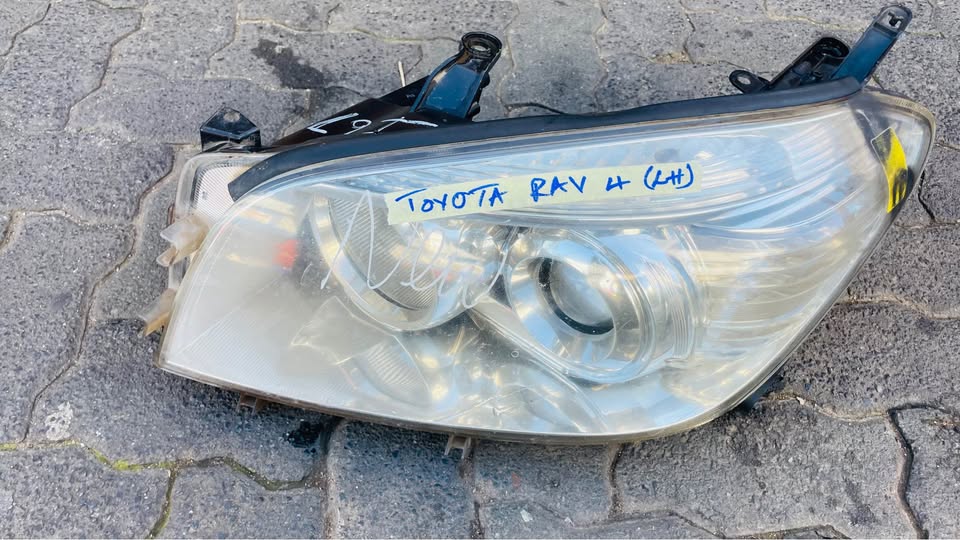 Toyota RAV4 Headlights 2006/09 - Private Seller Toyota RAV4 Headlights 2006/09 - Private Seller