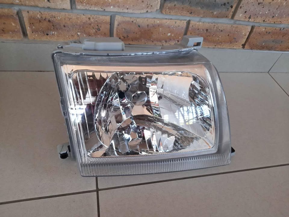 NISSAN HARDBODY 1999/04 BRAND NEW HEADLIGHTS FORSALE PRICE