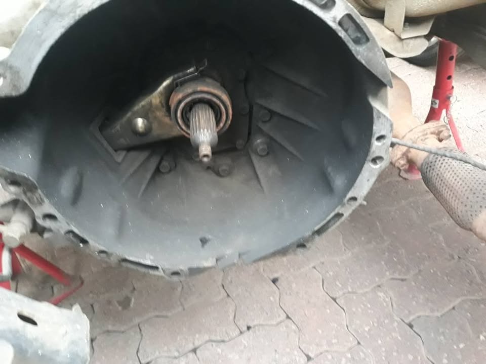 Toyota 4Y Gearbox For Sale - Private Seller