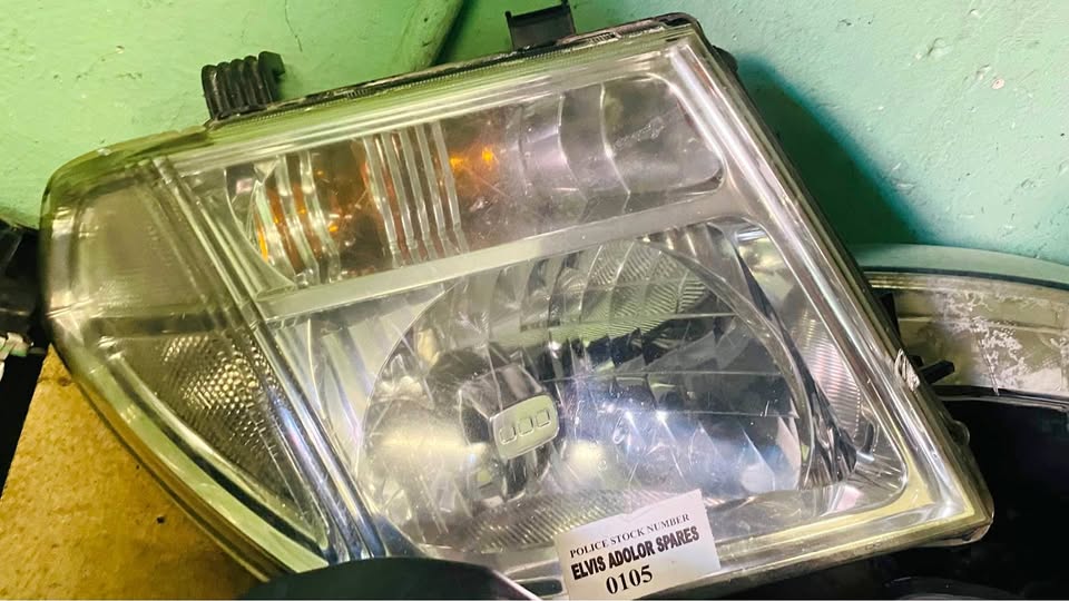 Nissan Navara headlight - Private Seller Nissan Navara headlight - Private Seller