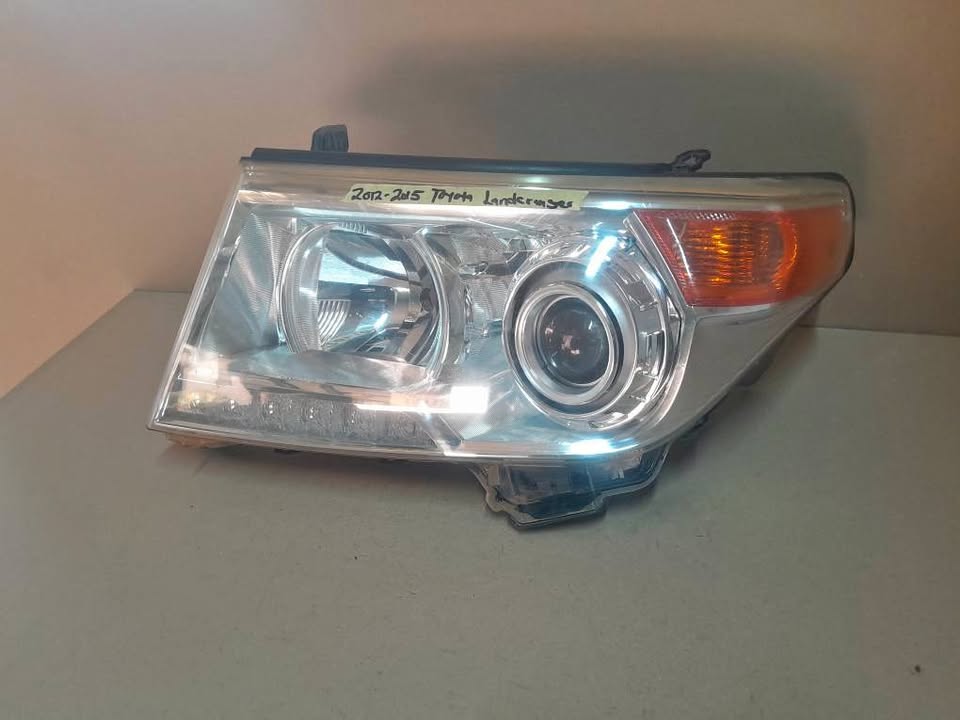 2012-2015 TOYOTA LANDCRUSIER LEFT SIDE HEADLIGHT FOR SALE