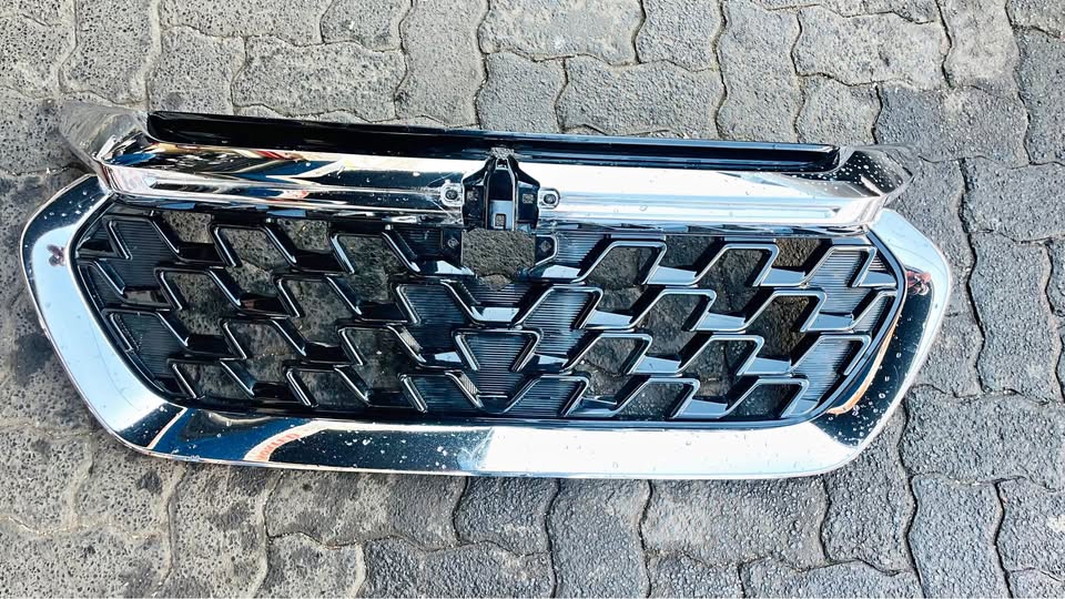 Suzuki SX4 S-Cross grille 2021/23 - Private Seller Suzuki SX4 S-Cross grille 2021/23 - Private Seller