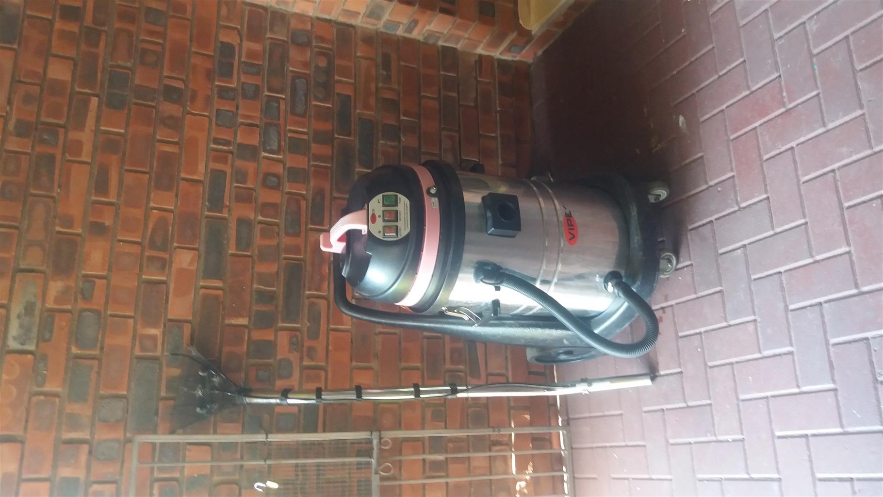 Viper  Industrial Carpet and Upholstery carpet cleaning machine