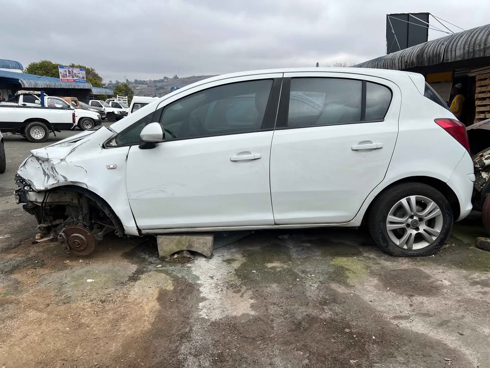OPEL CORSA D ENGINE CODE A14XER. GOOD SECOND HAND. - Private Seller