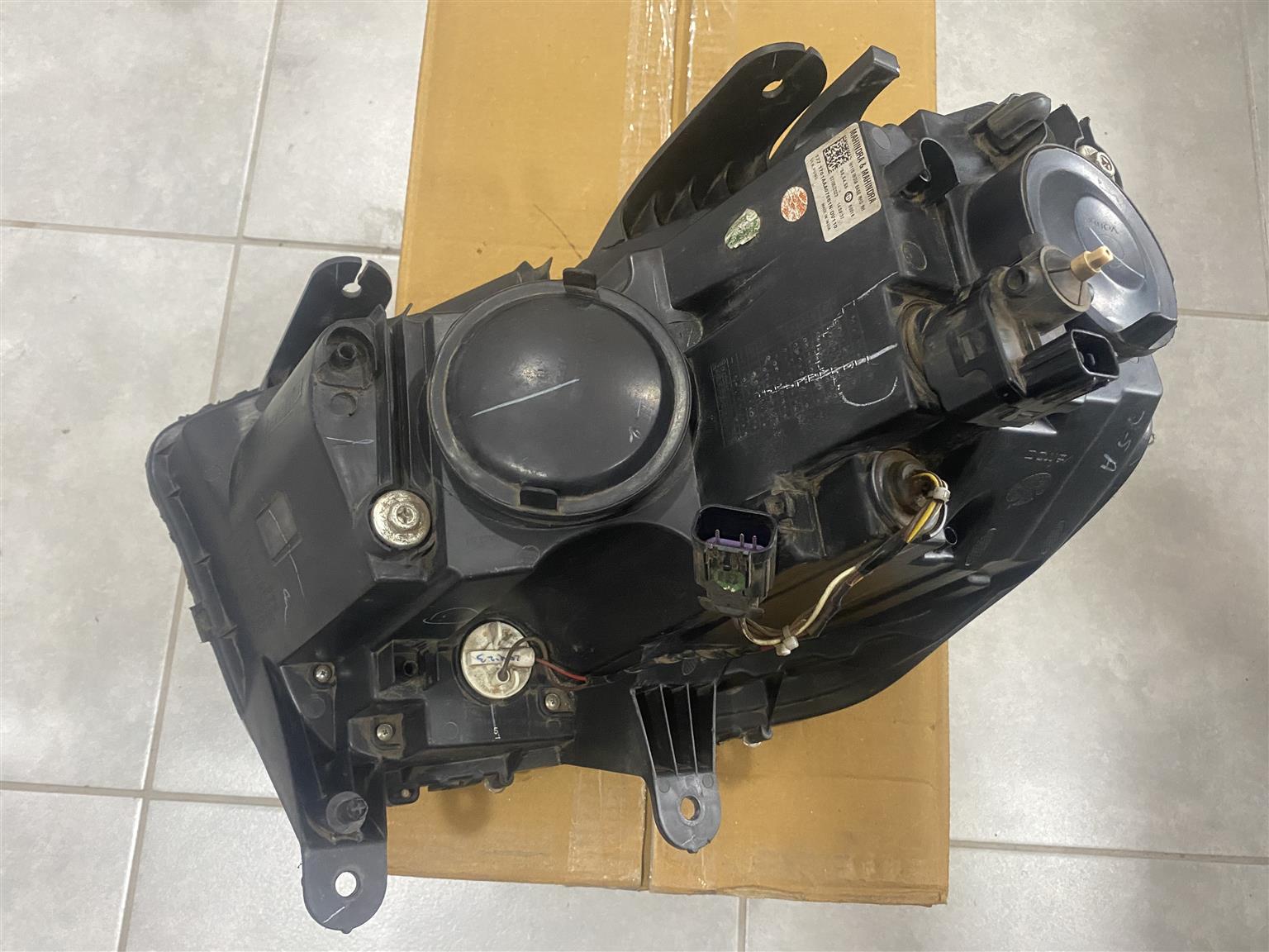 2024 MAHINDRA PIK UP HEADLIGHT RIGHT SIDE FOR SALE. IN PRISTINE CONDITION - Private Seller 2024 MAHINDRA PIK UP HEADLIGHT RIGHT SIDE FOR SALE. IN PRISTINE CONDITION - Private Seller