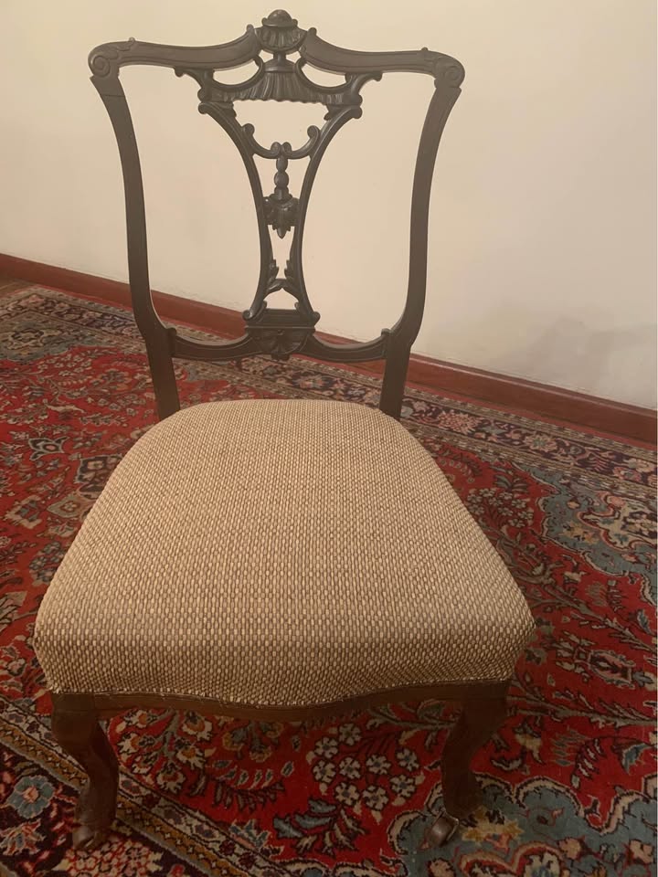2 Antique nursing chairs 2 Antique nursing chairs