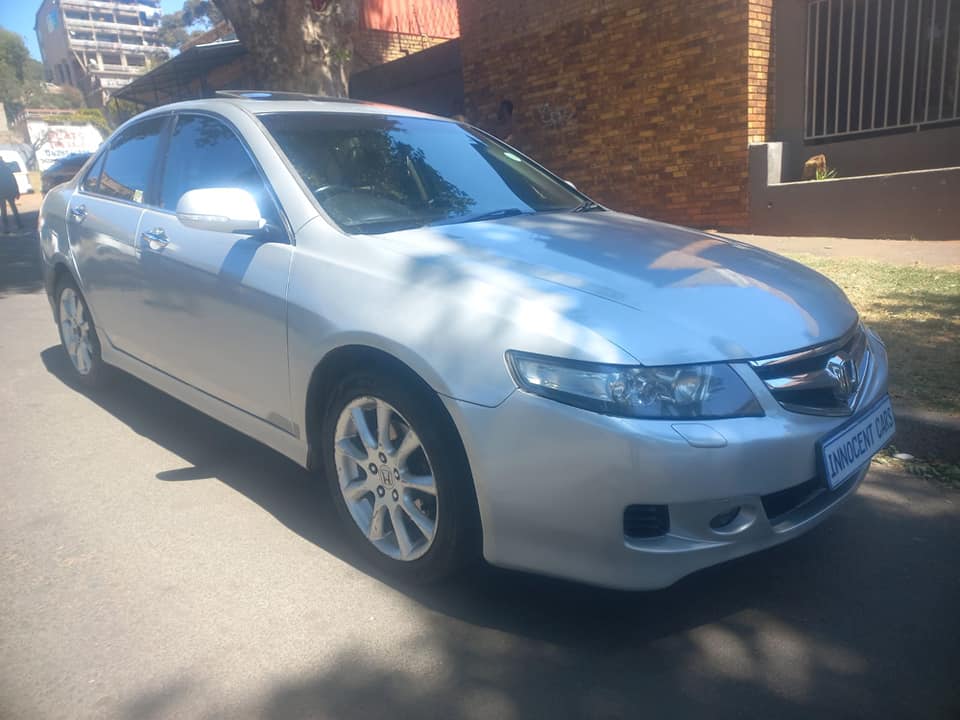 2006 HONDA ACCORD SEDAN 2.4 PETROL, AUTOMATIC, SILVER COLOR