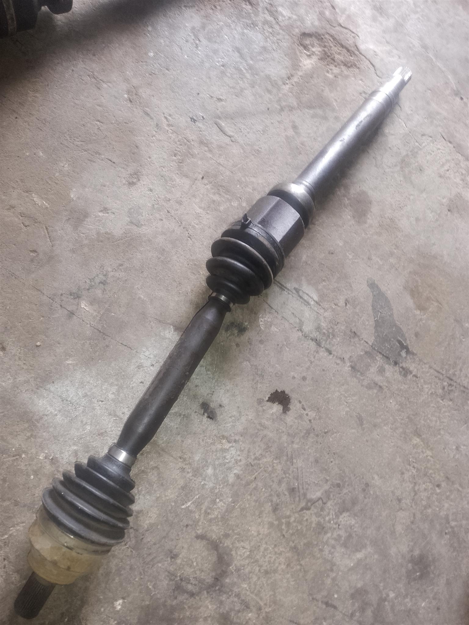 VOLVO XC60 T6 LEFT DRIVE SHAFT FOR SALE. - Private Seller