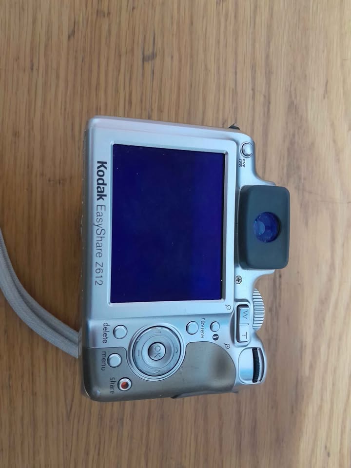 Kodak easyshare z612 camera