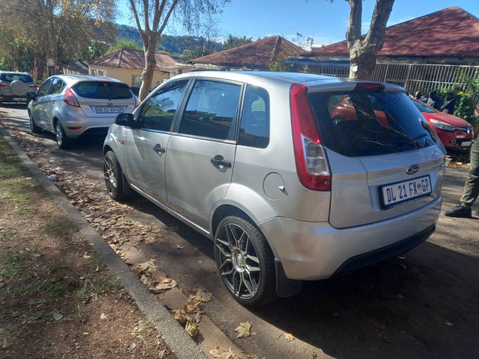 2015 Ford Figo 1.5 Diesel, Manual, Silver, 72000kms,