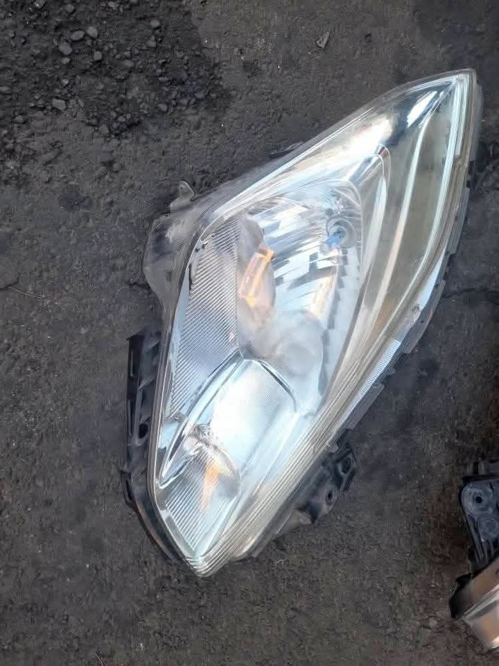 DATSUN GO LEFT HEADLIGHT AVAILABLE