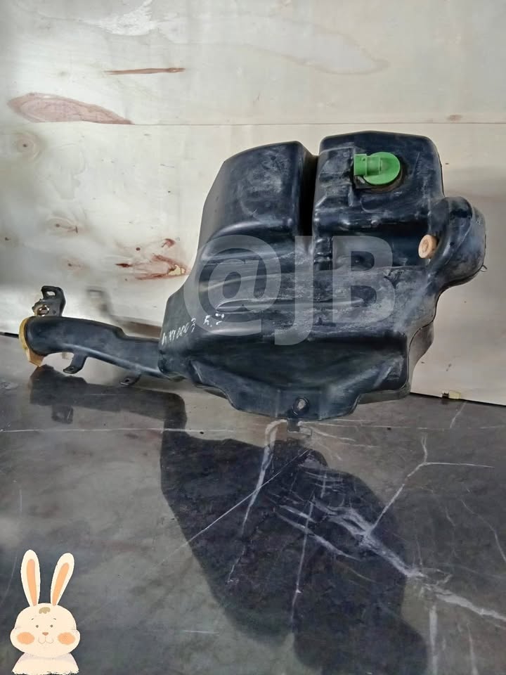5.7 WATER BOTTLE FOR JEEP GRAND CHEROKEE WK1 - Private Seller 5.7 WATER BOTTLE FOR JEEP GRAND CHEROKEE WK1 - Private Seller