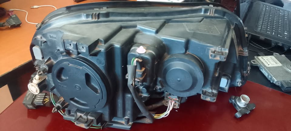 Volvo XC90 2010 Headlights For Sale - Private Seller Volvo XC90 2010 Headlights For Sale - Private Seller
