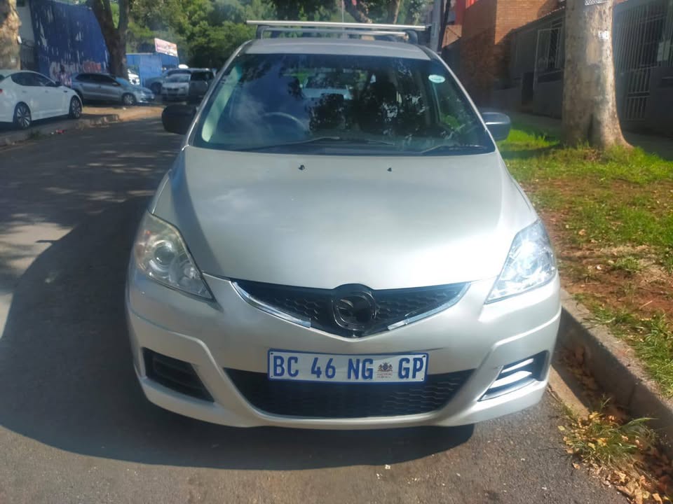 2011 Mazda 5, 7seater 2.0 Petrol, Manual, Silver Color, Mileage