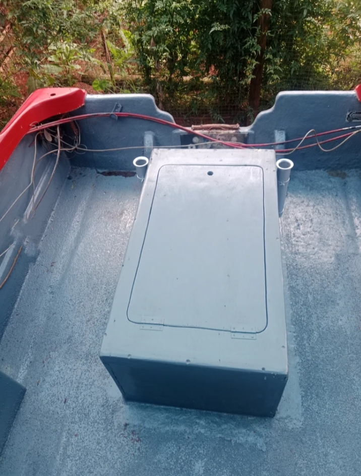 4.5m CRESTRIDER  cabin boat on trailer NO PAPERS.needs 2 new tyres rims still go