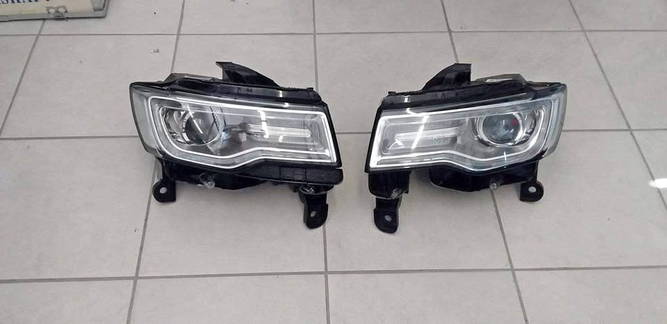 Jeep grand Cherokee headlights - Private Seller Jeep grand Cherokee headlights - Private Seller