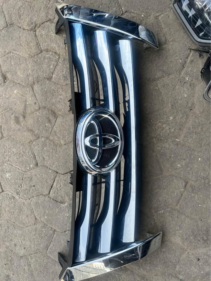 Toyota fortuner top grill - Private Seller Toyota fortuner top grill - Private Seller
