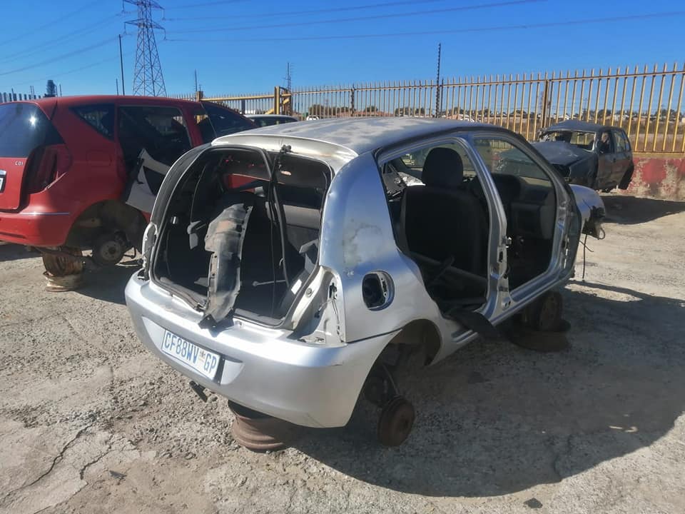 Renault Clio 2 stripping for spares - Private Seller