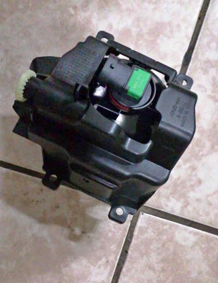 TOYOTA HILUX D4D (LH) FOG LIGHT. - Private Seller TOYOTA HILUX D4D (LH) FOG LIGHT. - Private Seller