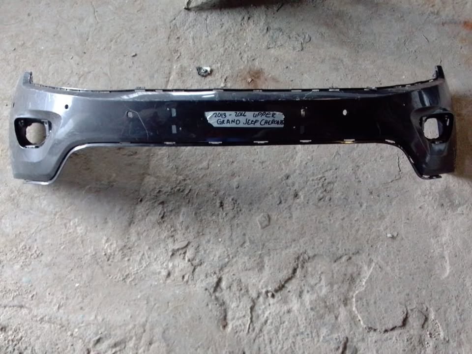 2013 JEEP GRAND CHEROKE BACK BUMPER UPPER PIECE - Private Seller 2013 JEEP GRAND CHEROKE BACK BUMPER UPPER PIECE - Private Seller
