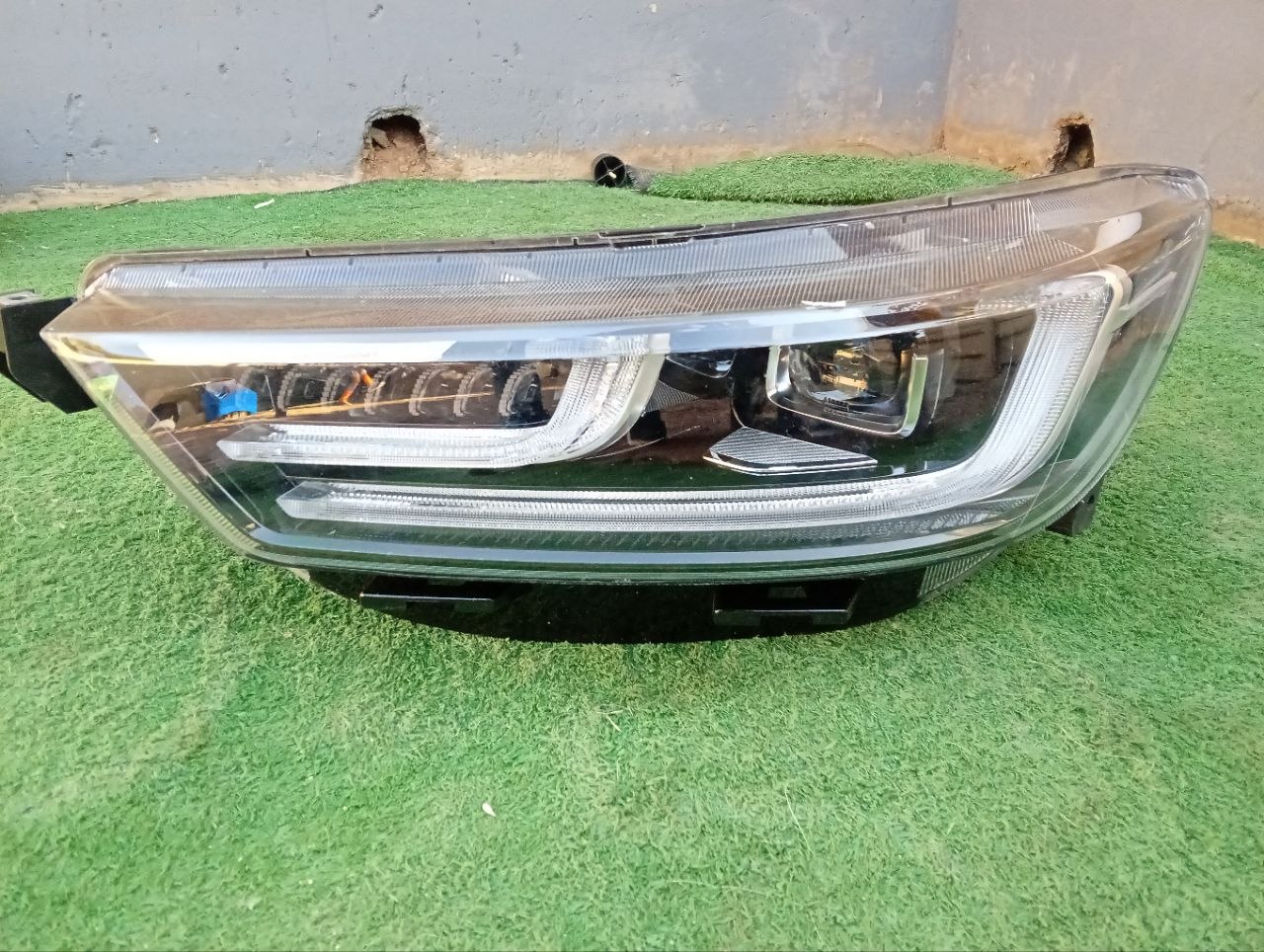 2025 Chery tiggro 8 Xenon Front light Left Left - Private Seller 2025 Chery tiggro 8 Xenon Front light Left Left - Private Seller