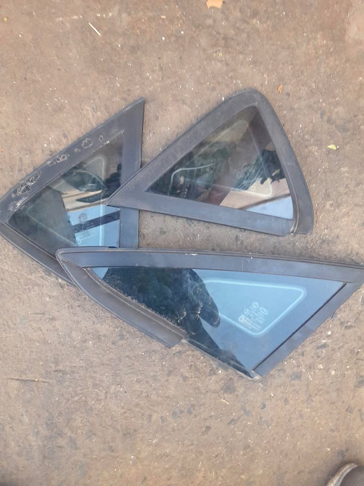 FORD FIESTA QUATER GLASS AVAILABLE - Private Seller FORD FIESTA QUATER GLASS AVAILABLE - Private Seller
