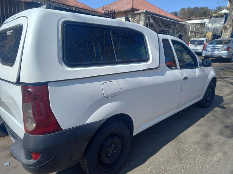 2014 NISSAN NP200 BAKKIE 1.5 ENGINE DIESEL, MANUAL, CANOPY, WHITE COLOR, MILEAGE 80000KMS