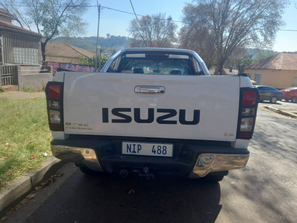 2017 ISUZU KB300 DTEQ SUPER CAB, DIESEL, AUTOMATIC, WHITE, LEATHER SEATS,