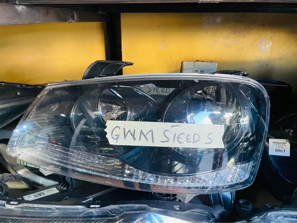 GWM STEED 5 headlight - Private Seller GWM STEED 5 headlight - Private Seller