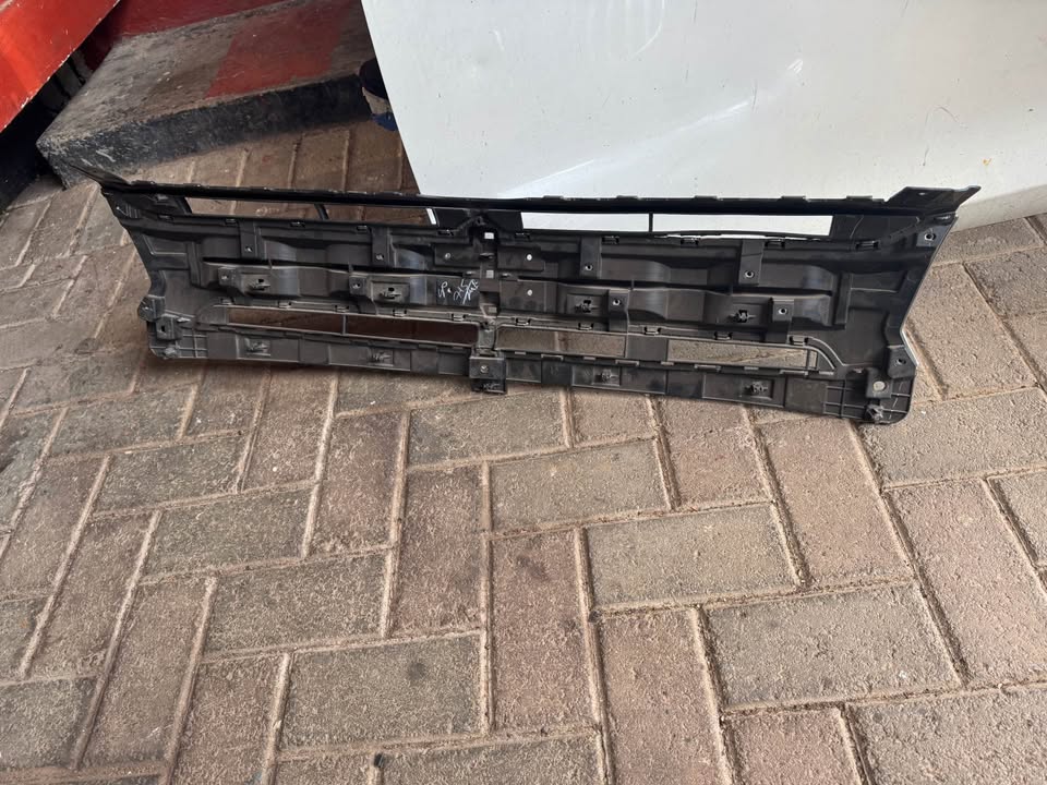 Suzuki Vitara Brezza Main Front Bumper Grill - Private Seller Suzuki Vitara Brezza Main Front Bumper Grill - Private Seller
