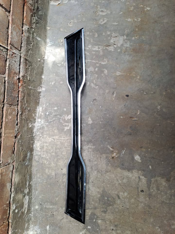 2017-2019 Kia Soul Front upper radiator grille trim panel . - Private Seller