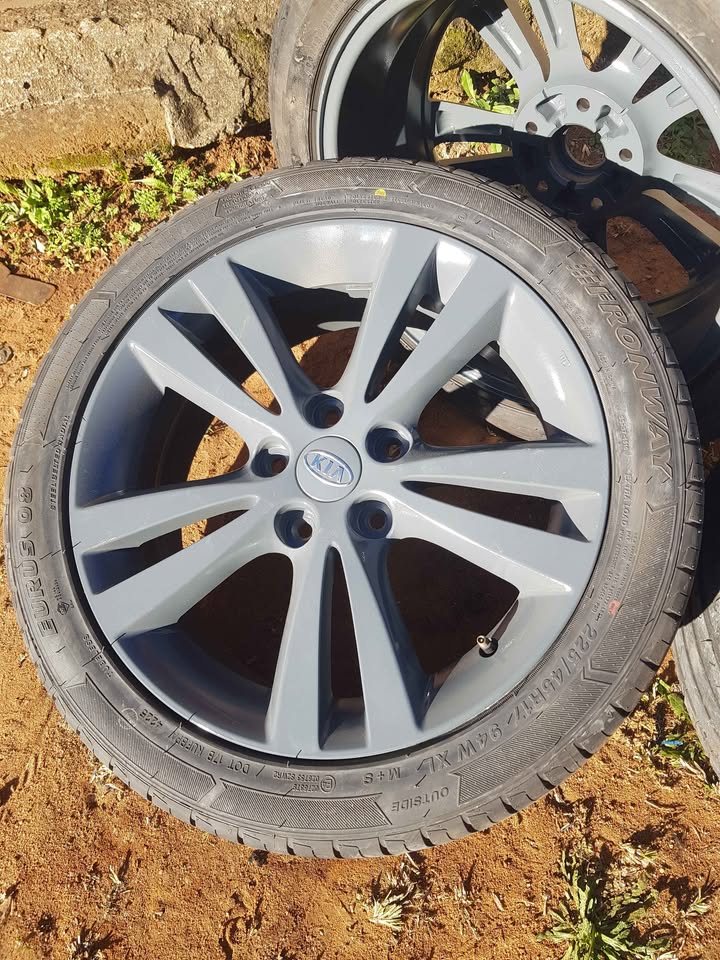 Kia 17" mag rims - Private Seller