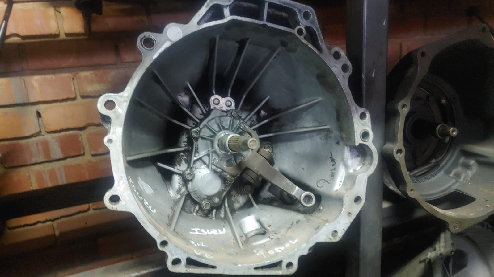 ISUZU 3.2 V6 MANUEL 5 SPEED GEARBOX FOR SALE