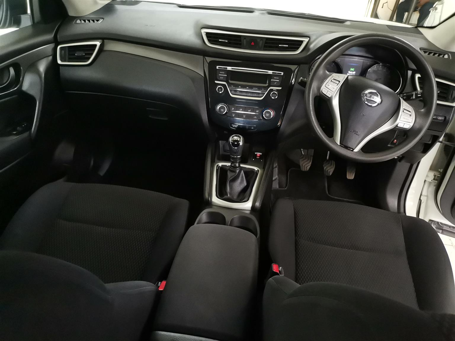 2016 Nissan Qashqai 1.2Vista manual White  Mechanically perfect 