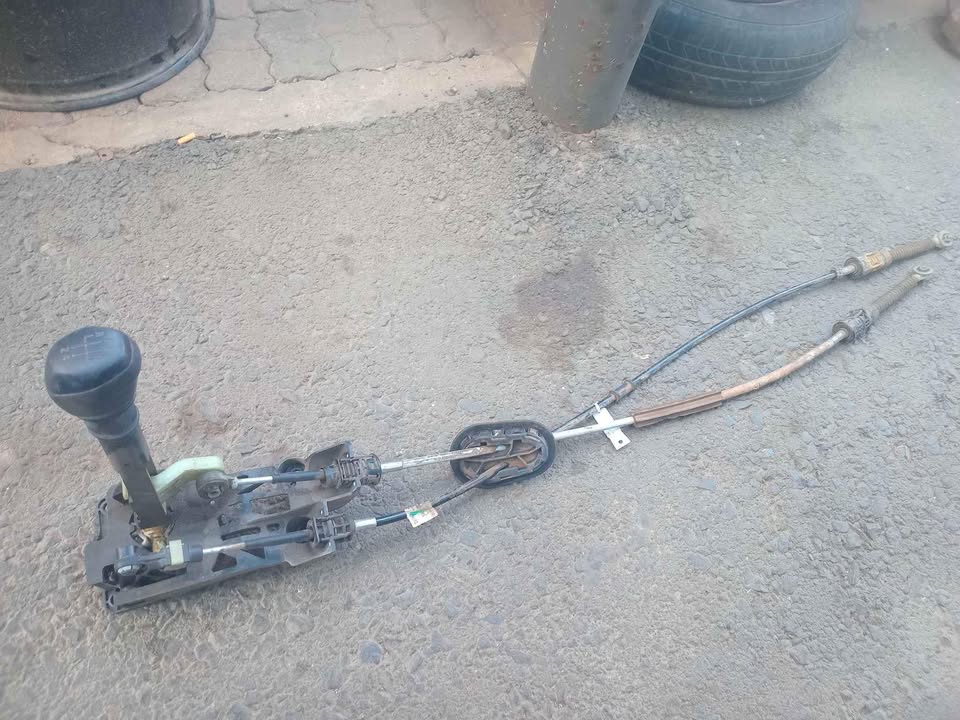 Renault kwid gear liver with cables for sale @ circle 7 used parts - Private Seller