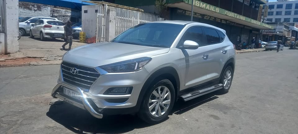 2020 HYUNDAI TUCSON 2.0 PETROL, AUTOMATIC TRANSMISSION, SILVER COLOUR, MILEAGE 64000KM