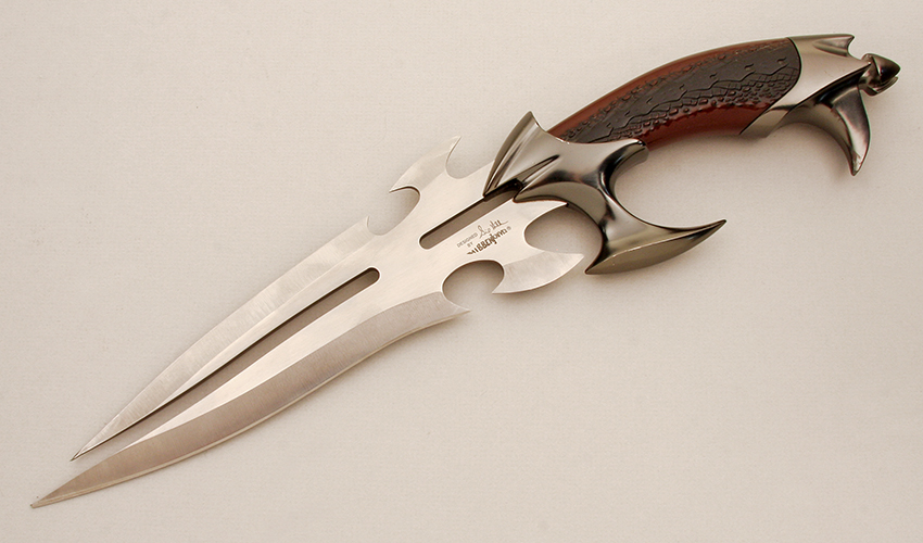 Jackal knife by master smith Gill Hibben. (UC1169) Jackal knife by master smith Gill Hibben. (UC1169)