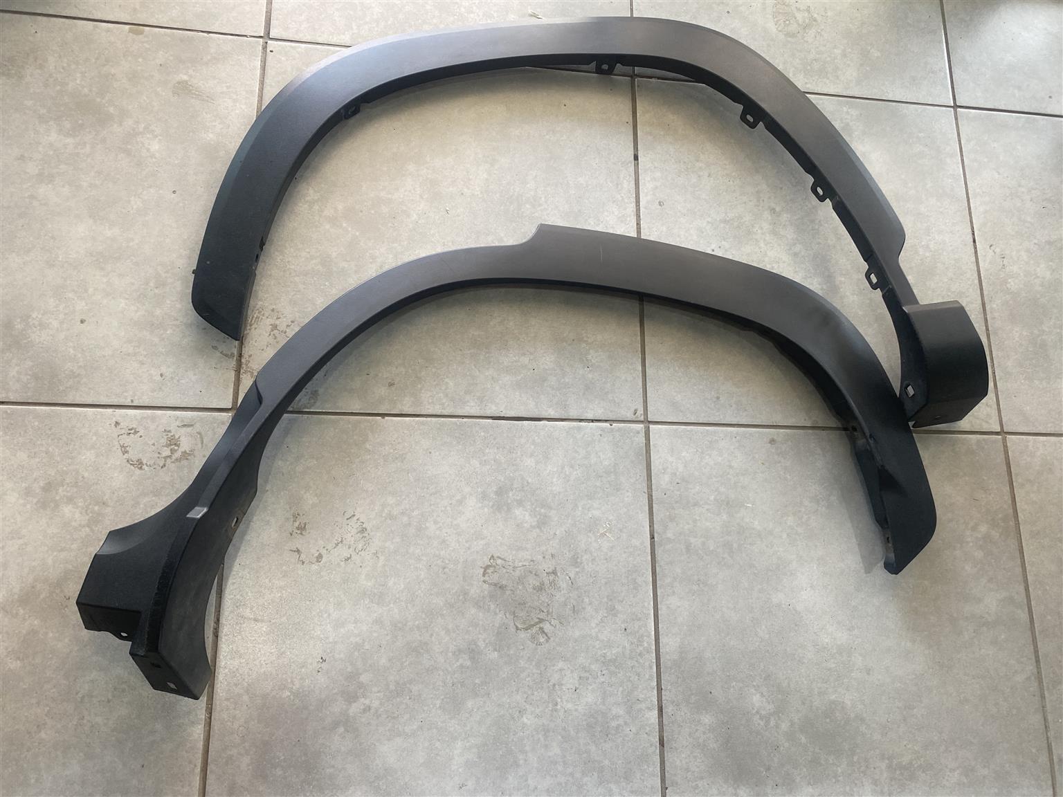 2025 TOYOTA COROLLA CROSS LEFT FRONT AND REAR FENDER ARCH MOULDINGS FOR SALE - Private Seller 2025 TOYOTA COROLLA CROSS LEFT FRONT AND REAR FENDER ARCH MOULDINGS FOR SALE - Private Seller
