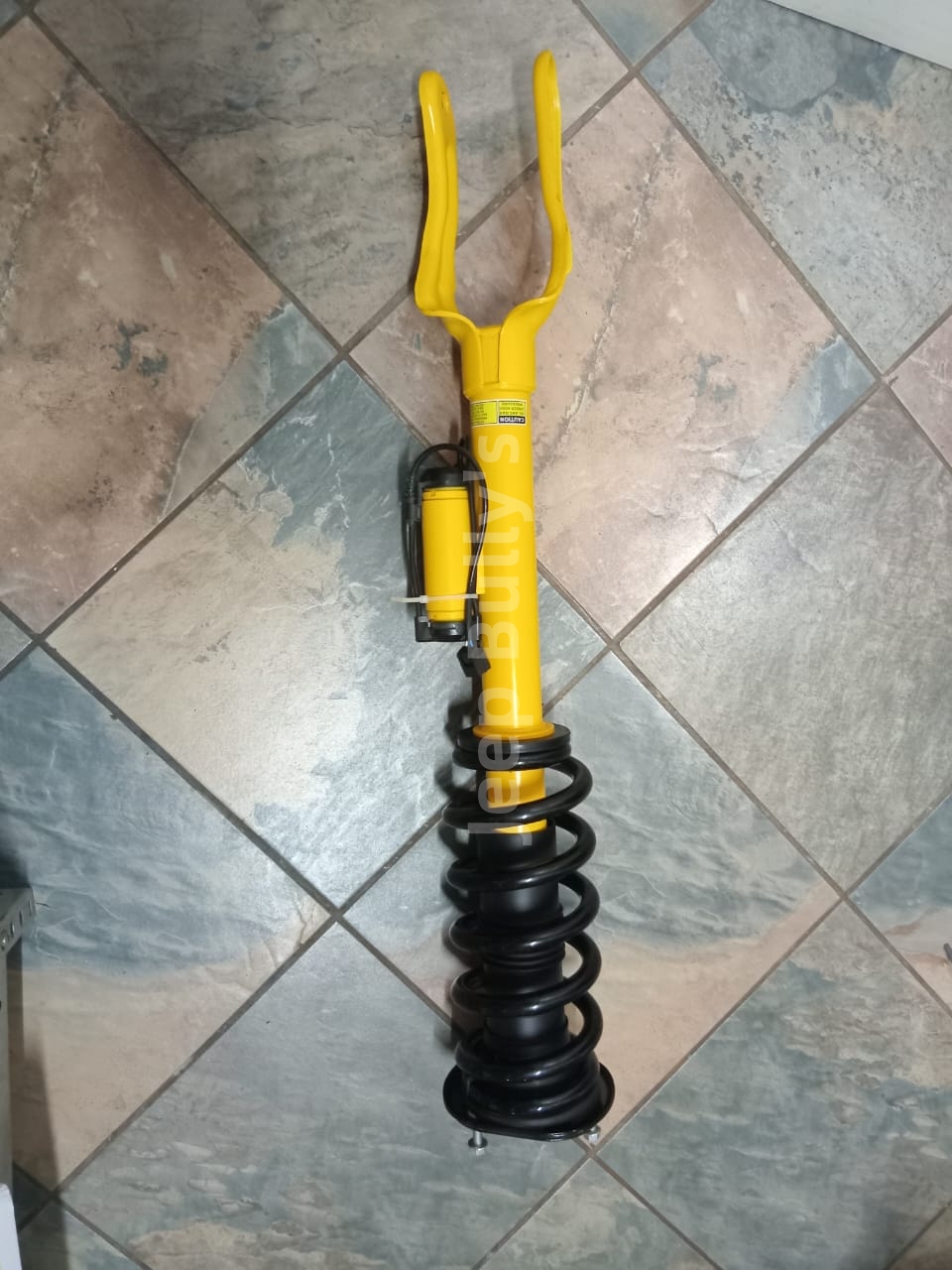 Front SRT Shock For Jeep Grand Cherokee 6.4 | Jeep Spares & Parts - Private Seller Front SRT Shock For Jeep Grand Cherokee 6.4 | Jeep Spares & Parts - Private Seller