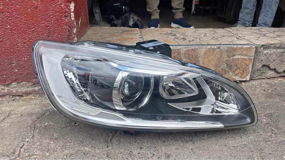 Volvo S60/V60 Xenon headlight 2017 - Private Seller Volvo S60/V60 Xenon headlight 2017 - Private Seller