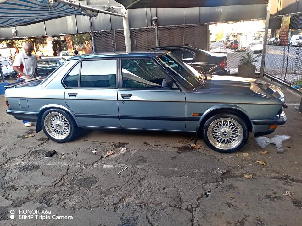 1983 BMW  525E