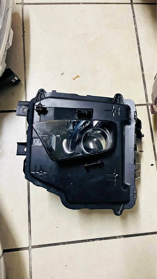 Toyota Urban Cruiser headlight - Private Seller Toyota Urban Cruiser headlight - Private Seller